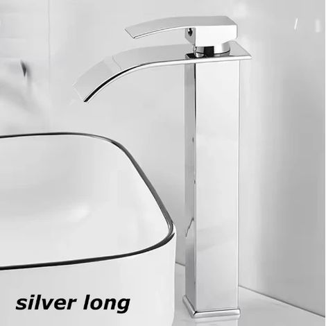 Lavabo cascade argenté long, robinet mitigeur en acier inoxydable noir, WC avec mitigeur et eau chaude/froide. Salle de bain. (1/5)