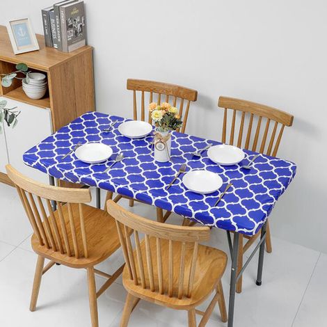 Nappe rectangulaire élastique à enfiler, imperméable, en PVC avec envers en flanelle, facile à nettoyer et offrant une tenue parfaite pour les tables d'intérieur et d'extérieur. (1/5)