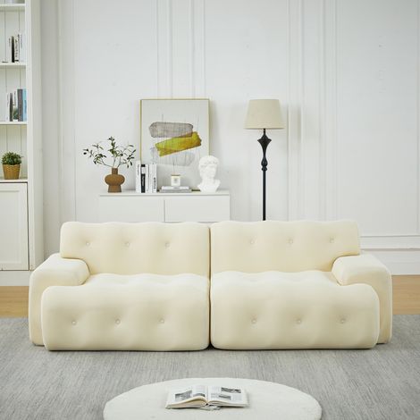 Canapé Cloud, deux places surdimensionnées – larges accoudoirs et design moderne avec détails capitonnés. Canapé incurvé, idéal pour les salons et les appartements. Livré monté. Beige. (1/5)