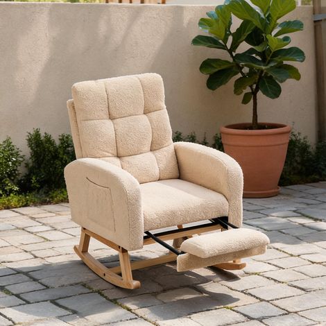 Fauteuil à bascule beige en tissu bouclé avec piètement bois (1/5)