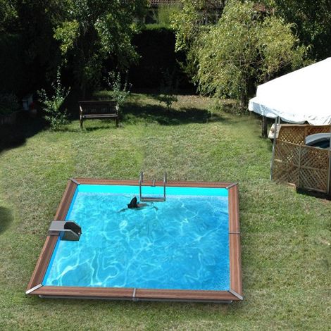 Piscine bois carrée 5,20 x 5,20 x H. 1,47 m – Margelle composite 29 cm – Filtration à sable 8 m3/h – Structure bois et aluminium – Water Clip