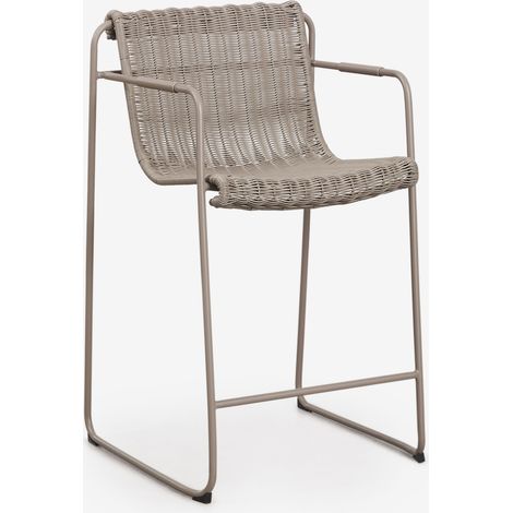 Pack de 2 taburetes altos apilables con reposabrazos en ratán sintético y acero Revia SKLUM       