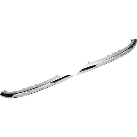 Embellecedor cromado en el parachoques delantero de los modelos C250 y C300 (2012-2014).
