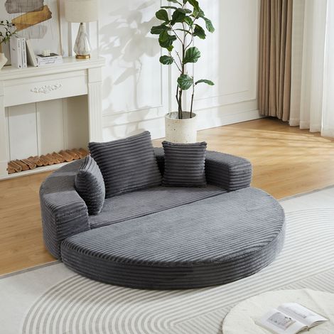 Un versátil sofá cama dos en uno, ideal para espacios reducidos, que puede utilizarse como sofá semicircular o como diván redondo. Los reposabrazos cuentan con bolsillos de tela.