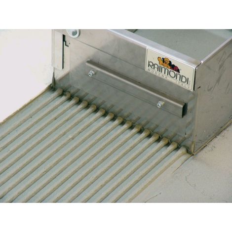 Raimondi – Croisillon de carreleur 8x8 – Pour carreaux jusqu'à 66 cm – Réduit le temps d'application de colle de 70% – Livré avec 2 lames doubles dentures (1/4)