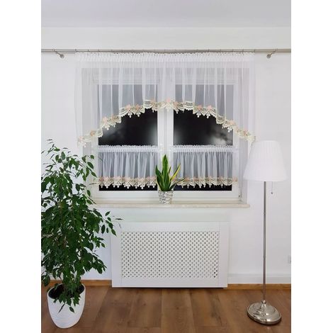 Un ensemble de rideaux à plis ornés de dentelle guipure crème (1/5)