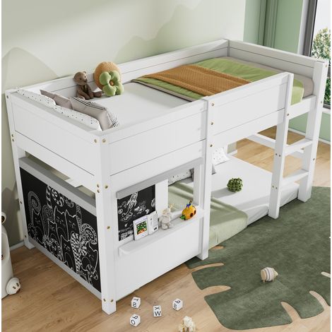 Letto a casetta bambini 90x200 cm con ripiano, lavagna nera, scala e sponde di sicurezza, bianco, materasso non incluso (1/5)