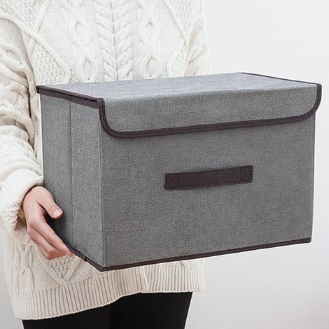 Set aus vier faltbaren Aufbewahrungsboxen aus Vliesstoff (2 große, 2 kleine), ideal zur staubgeschützten Aufbewahrung von Kleidung, Haushaltsgegenständen und anderen Utensilien. Grau. (1/5)