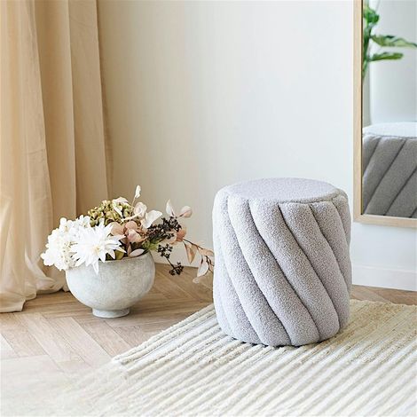 Pouf de salon bouclette grise à larges bandes BERLIN