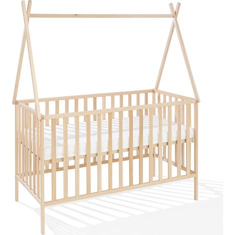 Cuna de bebé de 120x60 cm, cama de madera en una casa de niños Cuna de bebé de 120x60 cm, cama de madera en una casa de niños