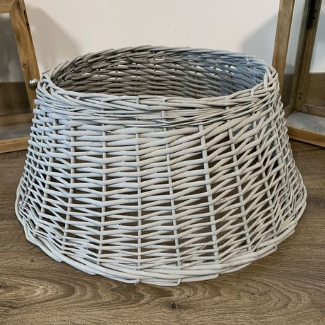 40/58cm Samuel Alexander Deluxe Wicker Willow Christmas Tree Skirt - Medium Light Grey (1/4)