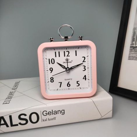 Horloge de bureau à quartz analogique, boîtier carré en métal, à piles, sans tic-tac, idéale pour la chambre, les voyages (1/4)