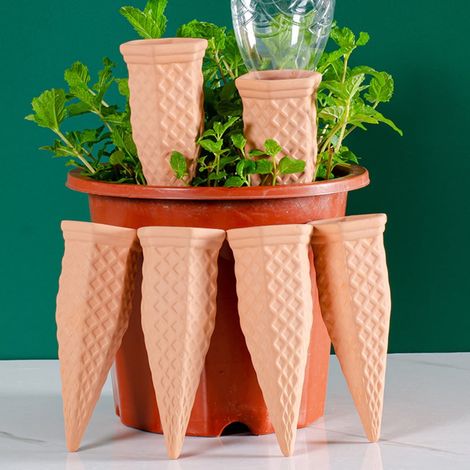 Sistema di irrigazione automatico a sei pezzi con ugelli in ceramica, terracotta e argilla a punta, adatto per piante da interno. (1/4)