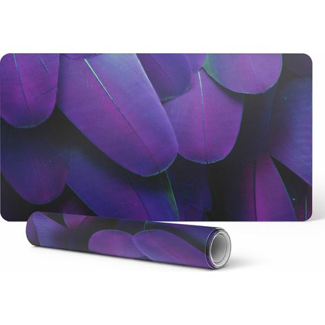 Alfombrilla de escritorio de vinilo con elegante estampado de plumas en tonos variados, 90x45 cm.