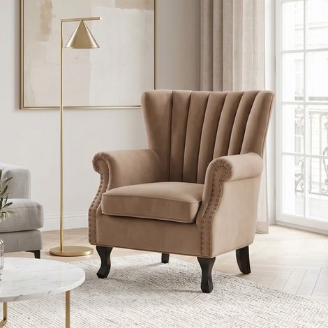 Fauteuil en velours beige avec accoudoirs cloutés et pieds bois massif MEDICIS (1/5)