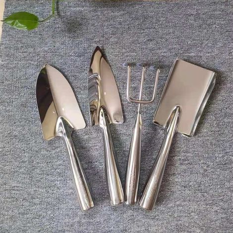 Set di quattro attrezzi da giardinaggio e semina per esterni: pala in ferro per la casa, pala da giardino.