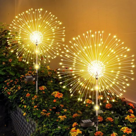 Solarleuchten für den Außenbereich, verbesserte Version, 2-teiliges Set mit 122 LEDs, höhenverstellbar (82/102 cm), dynamischer Feuerwerkseffekt, wasserdicht (IP65), für Garten, Terrasse und Wege (1/5)