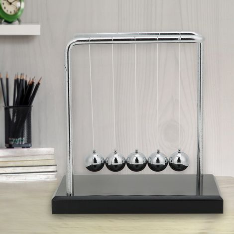 Boule pendulaire en forme de Z, un objet décoratif pour la maison ou le bureau.