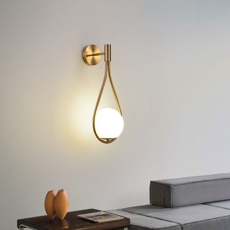 applique murale scandinave en metal et verre sphere led hauteur 45 cm sphere 15 cm couleur cuivre trois couleurs de lumiere pour chevet de chambre ampoule incluse (1/2)