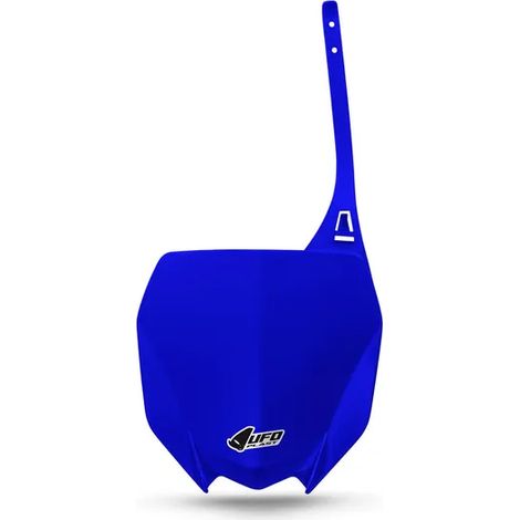 Un OVNI urine sur une plaque d'immatriculation. Plaque d'immatriculation OVNI Yamaha bleue (1/2)