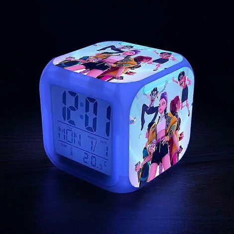 Réveil à motif dessin animé avec veilleuse LED, horloge numérique couleur, affichage de la température, du calendrier et du jour de la semaine, idéal pour décorer une chambre de fille, fonctionne avec (1/5)