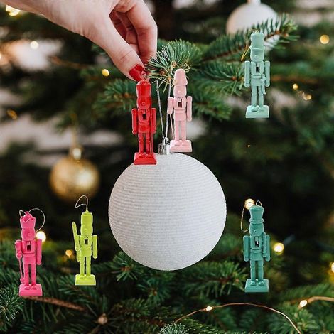 Lot de 6 décorations de Noël colorées en forme de casse-noisettes à suspendre au sapin (1/4)