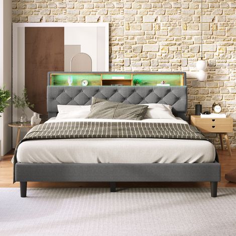 Letto imbottito in legno massello grigio 140x200 cm con testiera contenitore, LED e rete a doghe inclusa