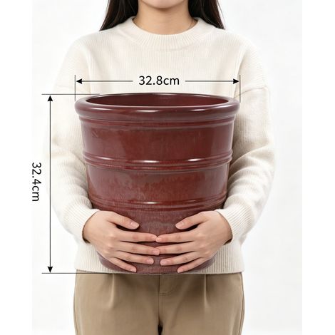 Pot céramique artisanal Ø32 cm, brun rouge brillant, rainures horizontales, respirant, antigel, drainage, pour plantes moyennes, balcon urbain et herbes. (1/5)