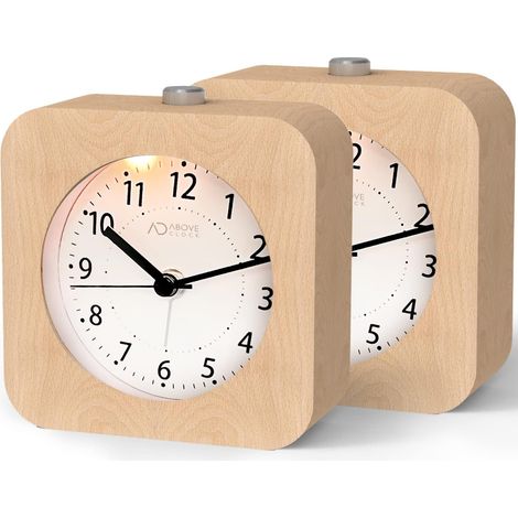AboveClock Réveil Matin à Piles en Bois Clair - Analogique de Voyage, Aiguilles Silencieuses Sans Tic-Tac, Fonction Snooze, Lumineux Manuel, Alarme Sonore Croissante (Pack de 2) (1/5)