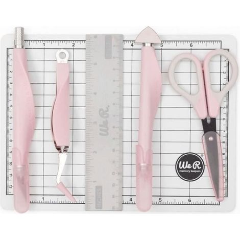 Mini kit d'outils - We R Memory Keepers - 7 pcs - Tapis de découpe - Ciseaux - Cutter de précision