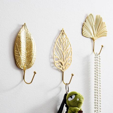 Étagère murale suspendue en fer forgé doré style nordique à 3 crochets, en forme de feuille créative, idéale pour la décoration de la salle de bain. (1/5)