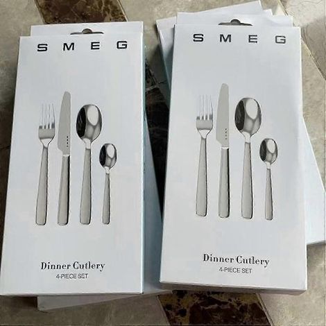 Ensemble de couverts en acier inoxydable 4 pièces comprenant un couteau, une cuillère et une fourchette pour les repas