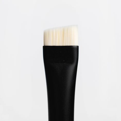 Pincel negro angular para el dibujo preliminar del maquillaje permanente. (1/4)