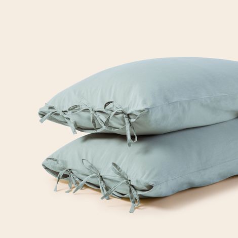 Lot de 2 taies d'oreiller en Satin de coton lavé uni à nouettes SATHEENE