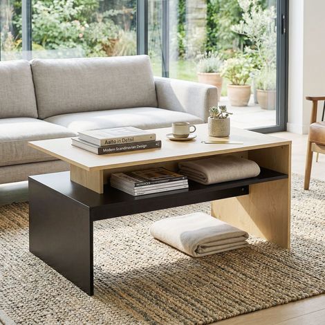 Table basse design à niveaux asymétriques, étagère de rangement intégrée, 95 x 55 x 50 cm, bois naturel et noir. (1/5)
