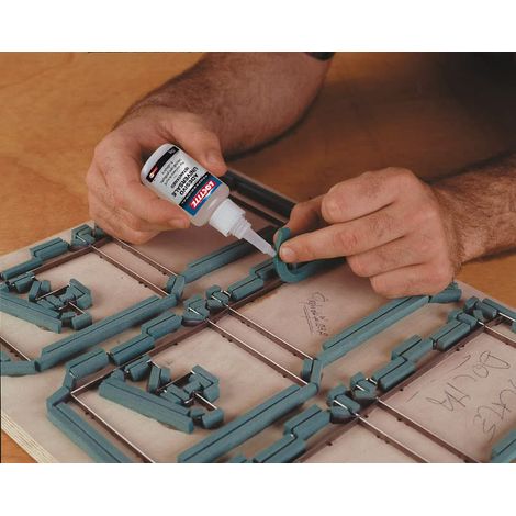Loctite Adesivo Universale Istantaneo 50g, Cianoacrilato, Supercolla Ultrarapida, Trasparente, Non Secca, Tappo Anti-Otturazione, Tubetto da 50g