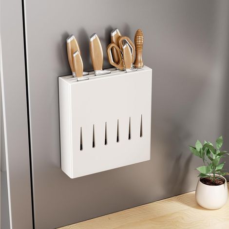 Portacoltelli magnetico: un organizer per coltelli da cucina che si può fissare alla parete o al frigorifero realizzato in acciaio al carbonio e non richiede forature. (1/5)
