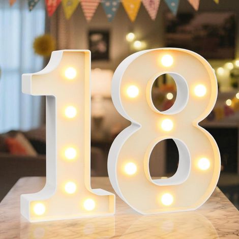 LED Cijferverlichting - 18 - Warm Wit - Batterijgevoed - Voor Verjaardag Bruiloft Feest - 22,5 x 12,5 x 4,5 cm - 1 Stuk (1/5)