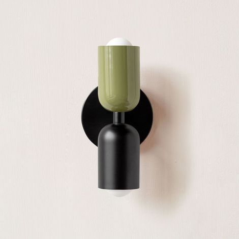 Applique murale vintage crémeuse en métal – Lampe d’ambiance pour couloir, chambre ou salle de bain – Style français scandinave, bras doubles vert et noir, base noire – Éclairage décoratif artisanal