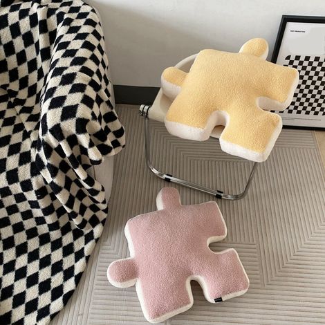 Coussin décoratif en peluche ultra douce, forme puzzle spéciale pour canapé, lit, fenêtre, décoration intérieure rose (1/5)