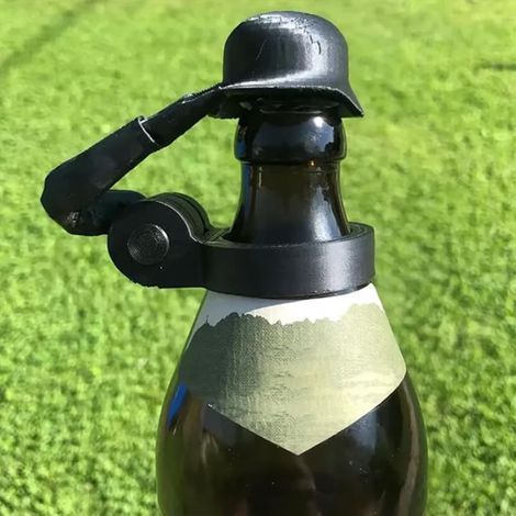 Lot de 3 capsules de bouteille de bière New Soldier Salute en forme de casque. (1/3)