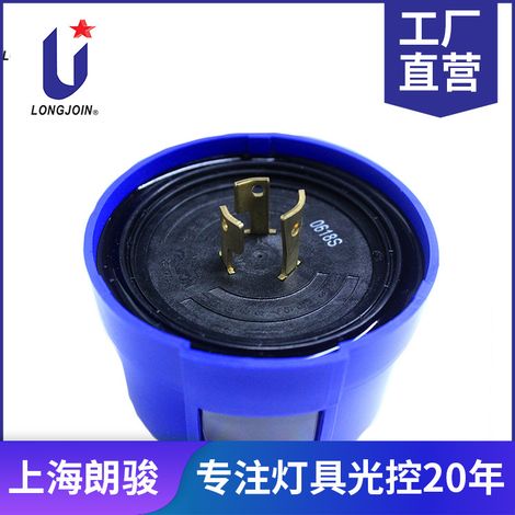 Supports the configuration and installation of intelligent light controllers, light-controlled switches, and photodiodes in large-scale street lighting projects. (1/5)
