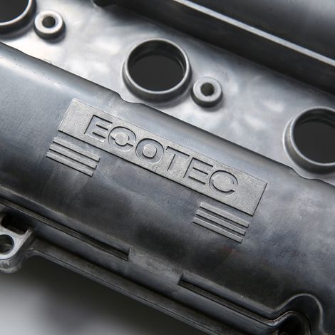 12610279 refers to the aluminum alloy valve cover for the LAF 2.4 Buick Regal/LaCrosse direct injection engine. (1/4)