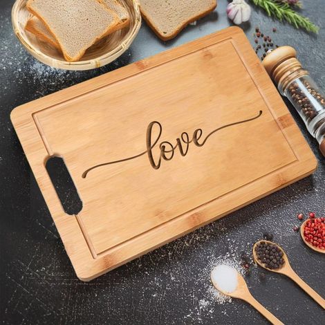 Planche à découper "LOVE" – Cadeau unique pour l'être aimé (1/5)