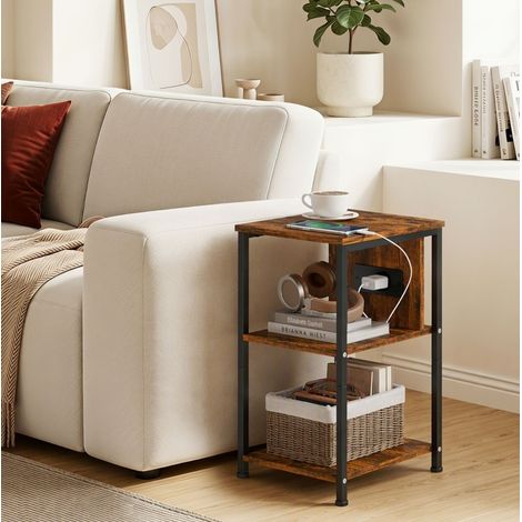 Mesita auxiliar 34x30x58 cm con enchufe UE, USB y Type-C, 2 estantes abiertos, estructura de madera rústica y metal negro (1/5)