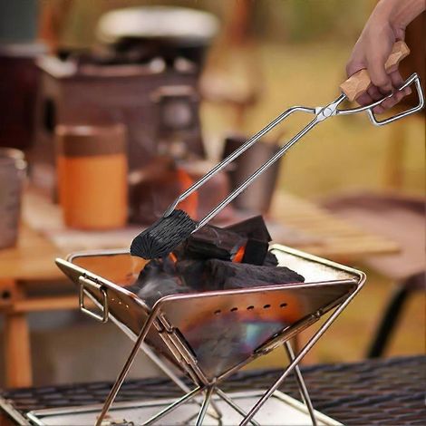 Pince à charbon de bois portable en acier inoxydable résistant à la chaleur pour barbecue en bois, accessoires de camping et de pique-nique. (1/5)