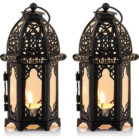 La lanterne marocaine est livrée avec deux petits porte-bougies chauffe-plat et est parfaite pour les terrasses, les espaces intérieurs et extérieurs (1/5)