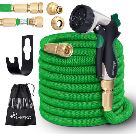TRESKO® Manguera flexible de jardín 30M Verde, manguera flexible con triple capa de látex, manguera de riego extensible, manguera con boquilla multifunción incl. colgador de metal