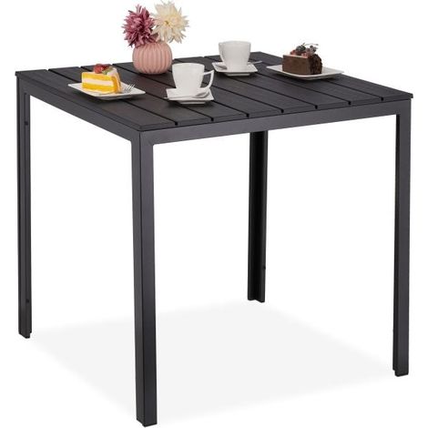 Square garden table in wood look (1/5)