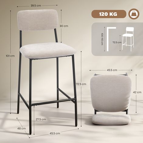 Un ensemble de deux tabourets de bar couleur crème, avec dossiers hauts, repose-pieds et revêtement en chenille. (1/5)